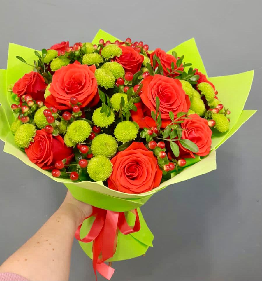 Букет цветов из: Хризантемы и Розы в Скобелевской Краснодарский край