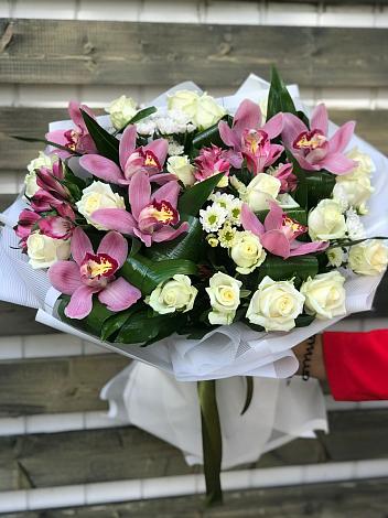 Букет цветов из: Розы и Хризантемы в Скобелевской Краснодарский край