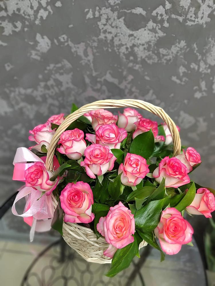 Цветочная композиция из Розы в корзине в Скобелевской Краснодарский край