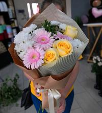Букет цветов из:  Герберы, Розы и Хризантемы в Скобелевской Краснодарский край