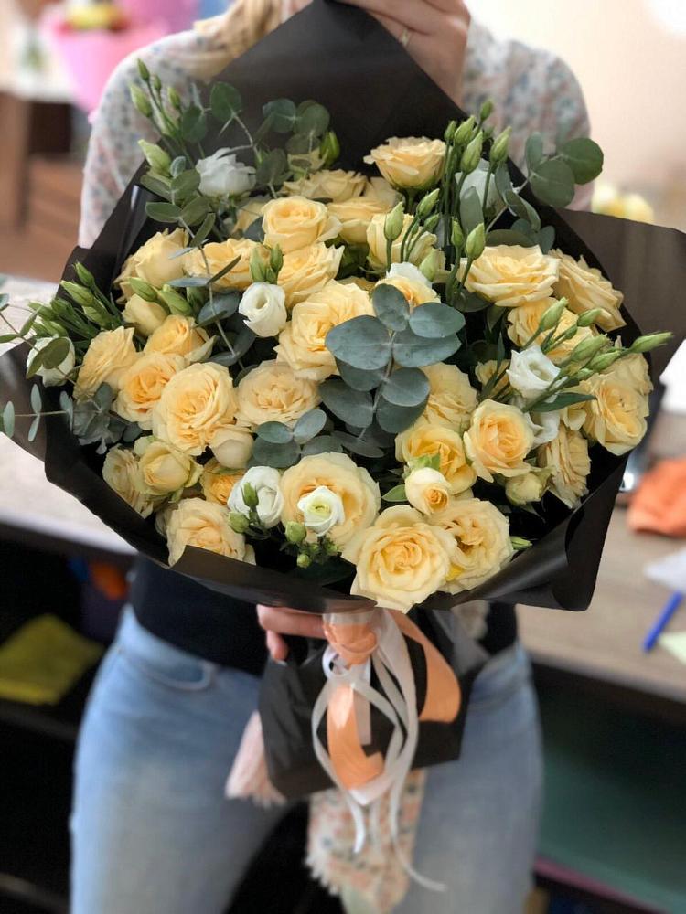 Букет цветов из: Розы и Лизиантусы в Скобелевской Краснодарский край