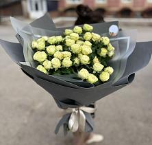 Букет Белые кустовые розы Солинеро в Скобелевской Краснодарский край