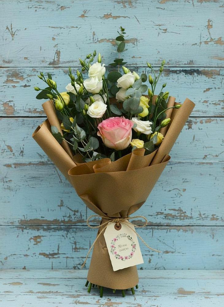 Букет цветов из: Розы и Лизиантусы в Скобелевской Краснодарский край