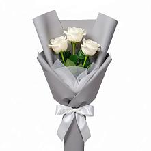 Букет 3 белые розы в Скобелевской Краснодарский край