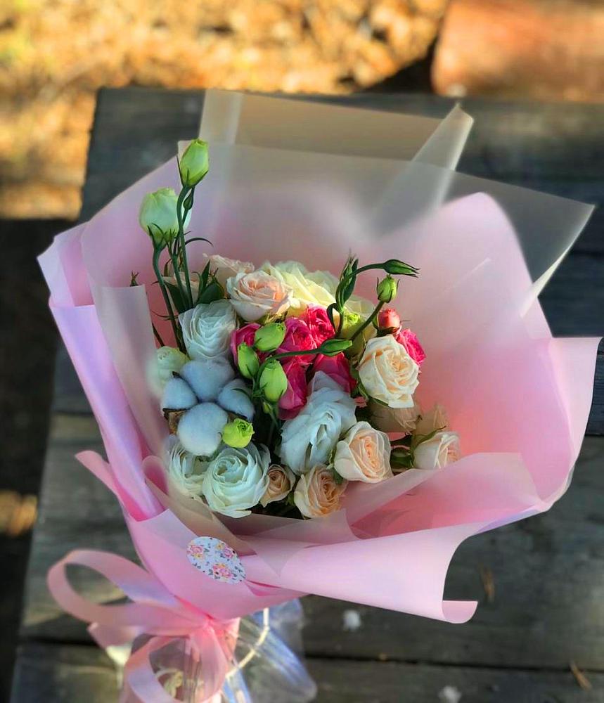 Букет цветов из: Розы и Лизиантусы в Скобелевской Краснодарский край