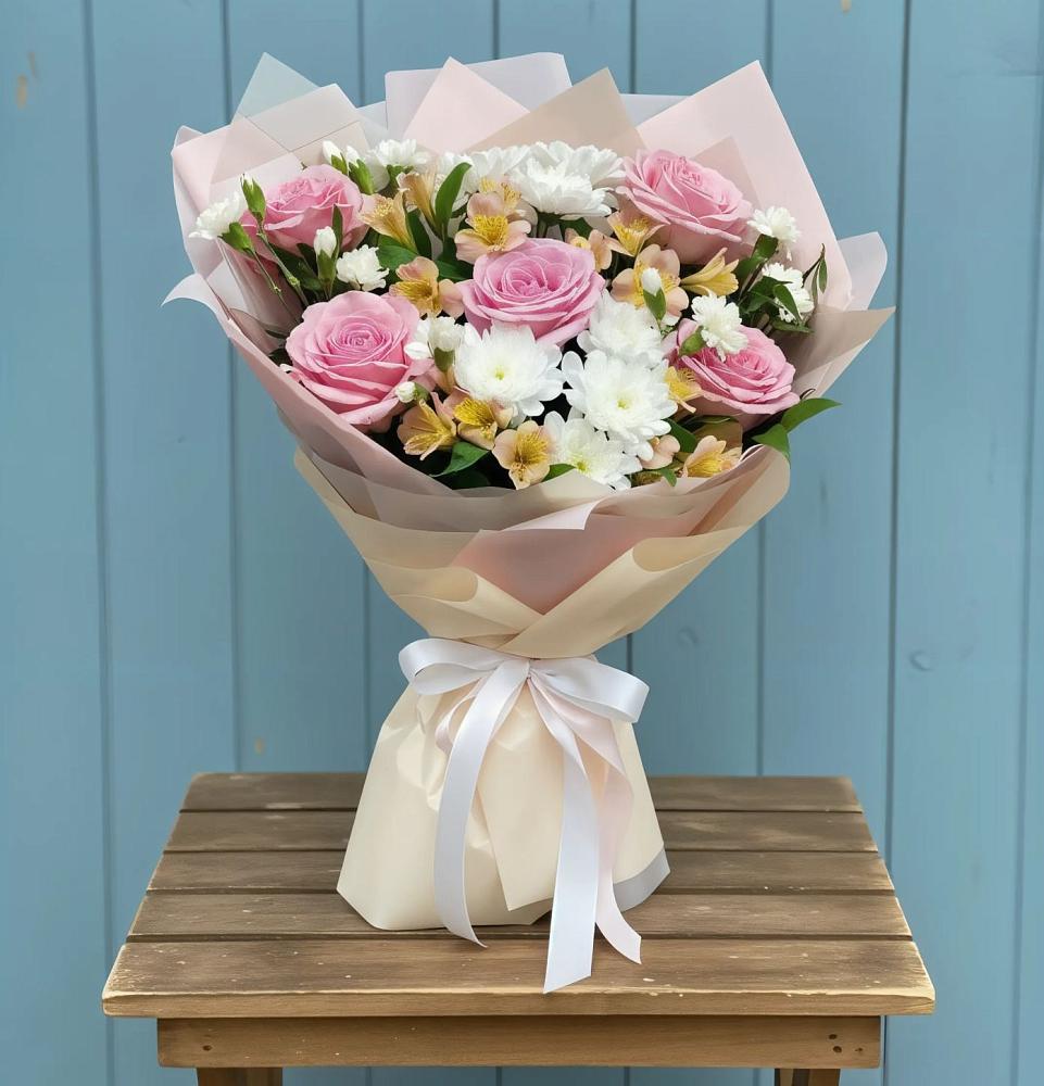 Букет цветов из: Гвоздики, Орхидеи и Розы в Скобелевской Краснодарский край