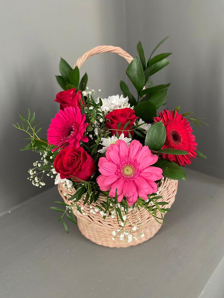 Цветочная композиция из Розы, Хризантемы и Герберы в корзине в Скобелевской Краснодарский край