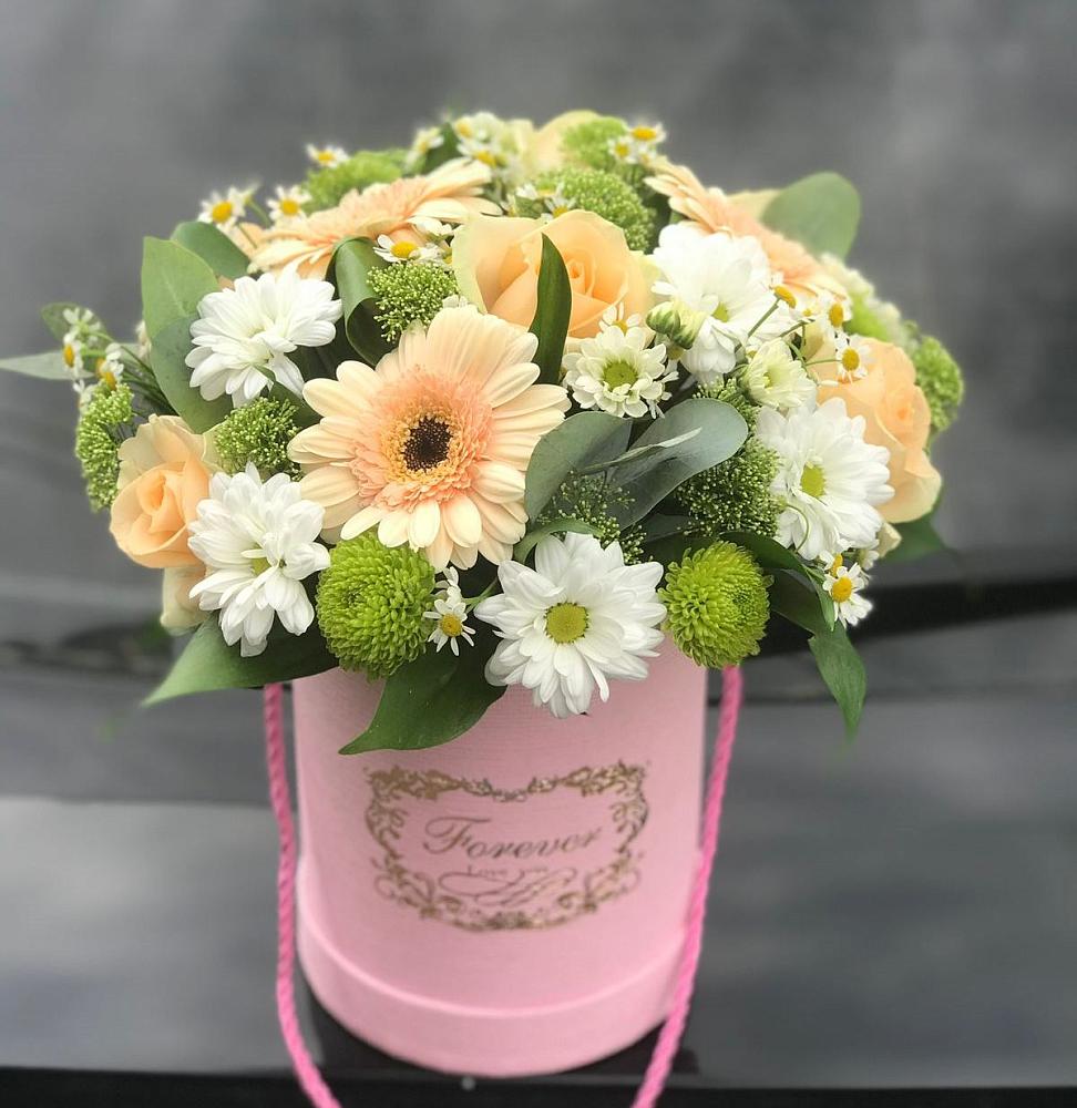 Цветочная композиция из Розы, Герберы и Хризантемы в шляпной коробке в Скобелевской Краснодарский край