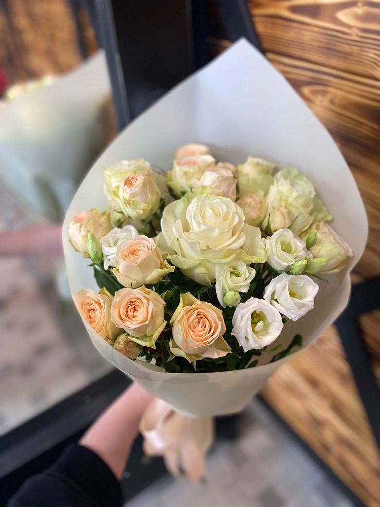 Букет цветов из: Розы и Лизиантусы в Скобелевской Краснодарский край